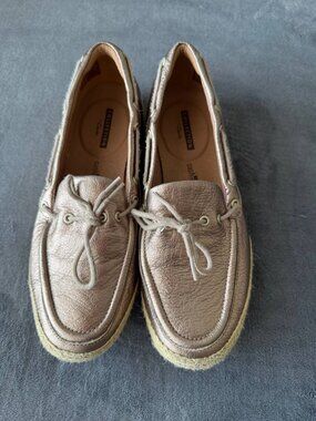 Clarks Danelly Bodie Boat Gold Metal Shoe Size 7 Women’s